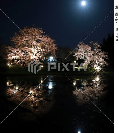 小湊鉄道_飯給駅と桜と月 小湊鉄道_飯給駅と桜と月 39386266