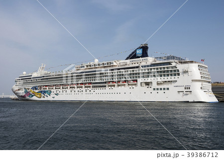 横浜港大さん橋に停泊するノルウェージャンジュエル 39386712