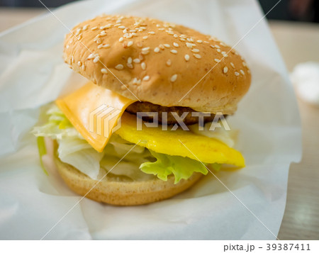 台湾 バーガー ハンバーガー 39387411