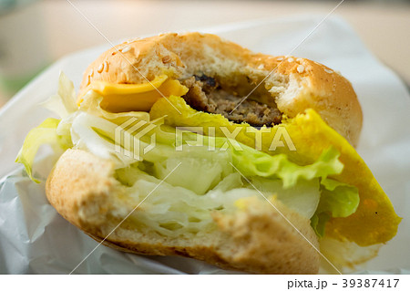 台湾 バーガー ハンバーガー 39387417