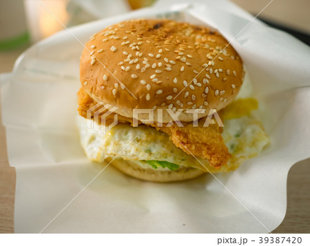 台湾 バーガー ハンバーガー 39387420