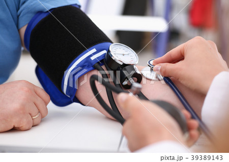 Female doctor arms make medic procedure closeup 39389143