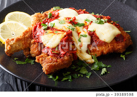 Milanesa a la napolitana Beef cutlet breaded 39389598