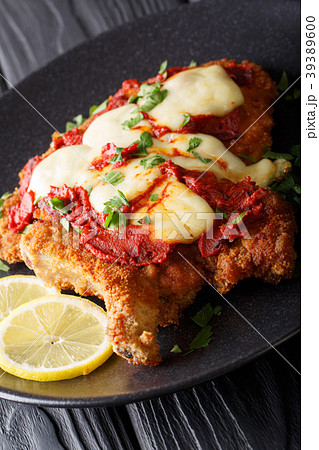Veal Milanesa Napolitana with mozzarella cheese 39389600