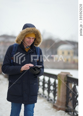 Man with a tablet outdoors 39392020