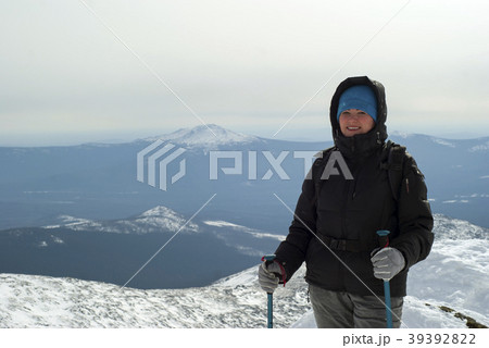 traveler woman in winter mountains 39392822