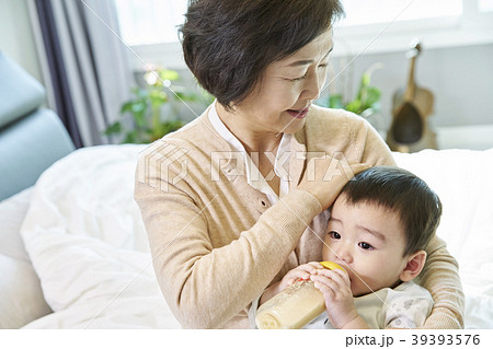 2 笑顔 微笑 39393576