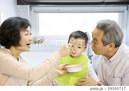 家族 ファミリー 食べる 39393717