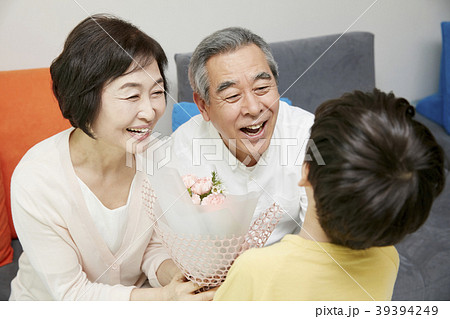 花束 笑顔 微笑 39394249