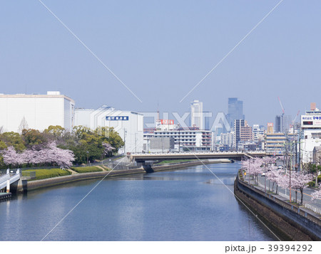 熱田記念橋から堀川と名古屋駅中心部を望む 39394292
