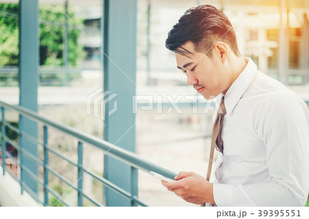 Businessman using tablet mobile phone 39395551