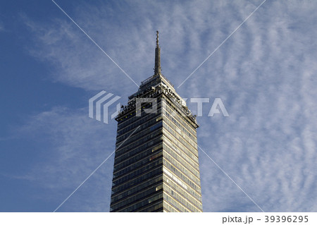 メキシコシティのランドマークであるラテンアメリカタワー 39396295