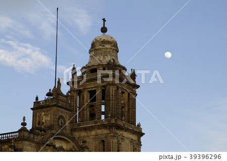 メトロポリタン大聖堂と月 39396296