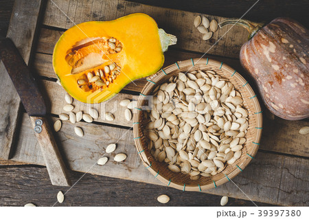 Butternut pumpkins 39397380