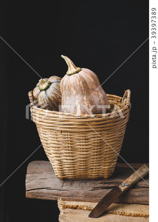 Butternut pumpkins 39397389