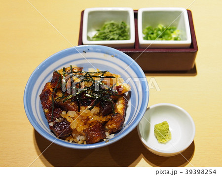 名古屋名物 「ひつまぶし」 名古屋名物 「ひつまぶし」 39398254
