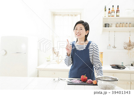 キッチンの女性 キッチンの女性 39401343