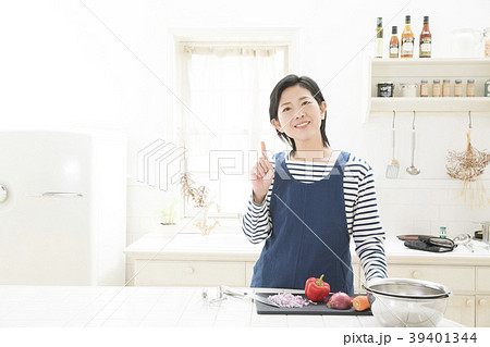 キッチンの女性 キッチンの女性 39401344