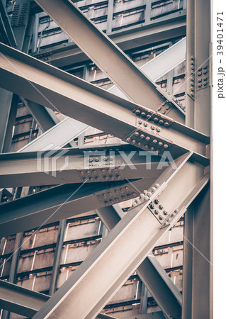 Bridge frame closeup 39401471