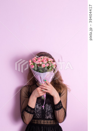 The girl covered her face The girl covered her face 39404417