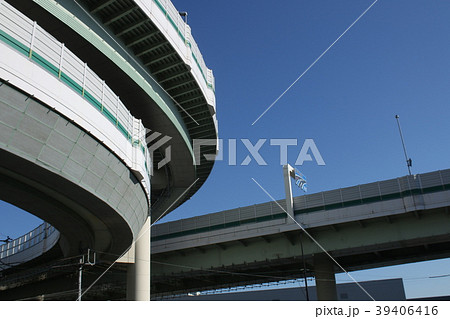 青空快晴の首都高速道路ジャンクッション 39406416