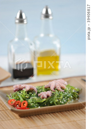 salad from sea cabbage chuka, octopus 39406817