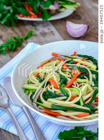 Pasta Linguine With Rochet, Zucchini and Carrots.  39407525