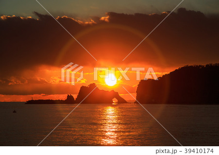 房総半島勝山港からおおぼっけに沈む夕日 房総半島勝山港からおおぼっけに沈む夕日 39410174