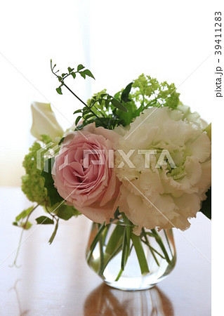 フラワーアレンジメント 39411283