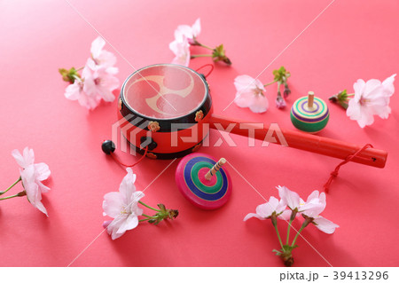 でんでん太鼓とコマ でんでん太鼓とコマ 39413296