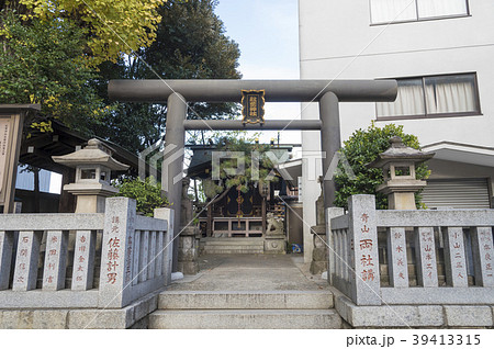 表参道駅近くにある秋葉神社 東京都港区北青山 の写真素材