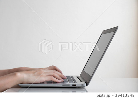 Business man use the computer notebook Business man use the computer notebook 39413548