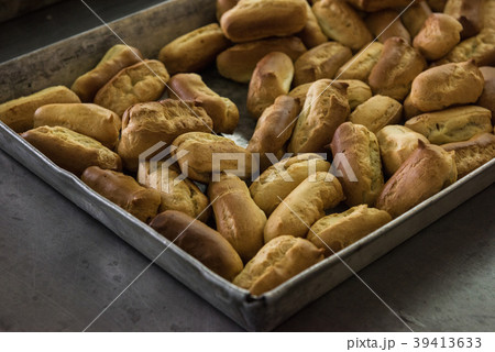 Unsanitary production of cookies 39413633