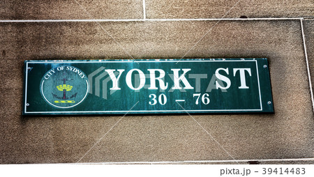in the wall the sign of york street 39414483