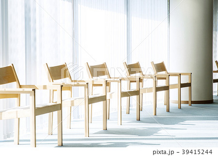 サンルーム　窓辺　寛ぎスペース　休憩室　イメージ素材 39415244