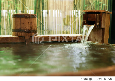 Onsen series: Water streaming into wooden bathtub 39416156