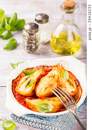 Italian pasta Conchiglioni Rigati 39416233