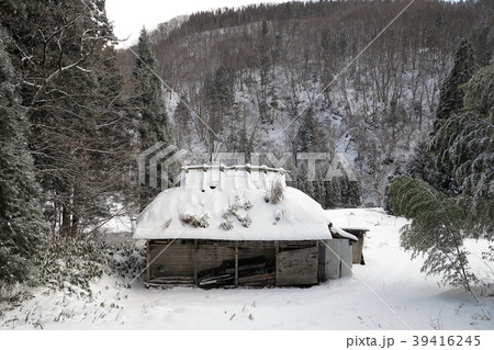 冬の廃墟 廃墟の写真素材