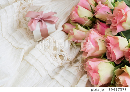 Pink rose flowers 39417573