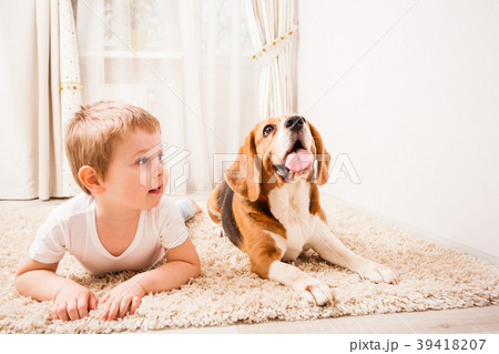 the boy is maing the same actions the boy is maing the same actions 39418207