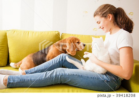good relationship between the girl and her pets 39418208