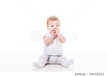 The baby teething 39418222