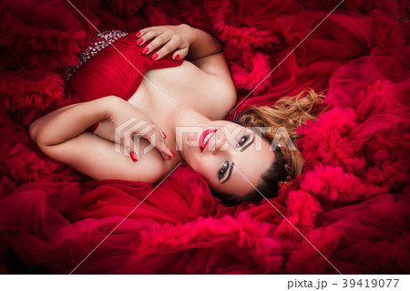 Woman in red cloudy dress 39419077