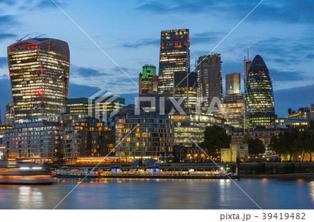 Thames embankment, london skyscrapers in London Thames embankment, london skyscrapers in London 39419482