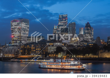 Thames embankment, london skyscrapers in London Thames embankment, london skyscrapers in London 39419483