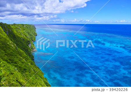 真夏の宮古島、三角点からの絶景 39420226