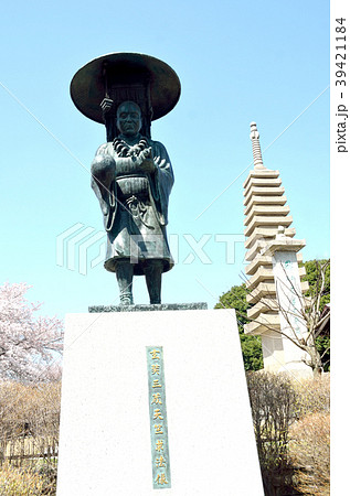 春の玄奘塔・玄奘の像 39421184
