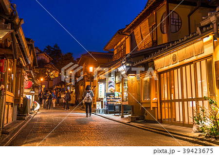 《京都府》二年坂・夜景 39423675