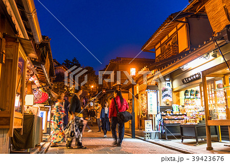 《京都府》二年坂・夜景 39423676