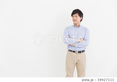 リラックスする男性 39427111